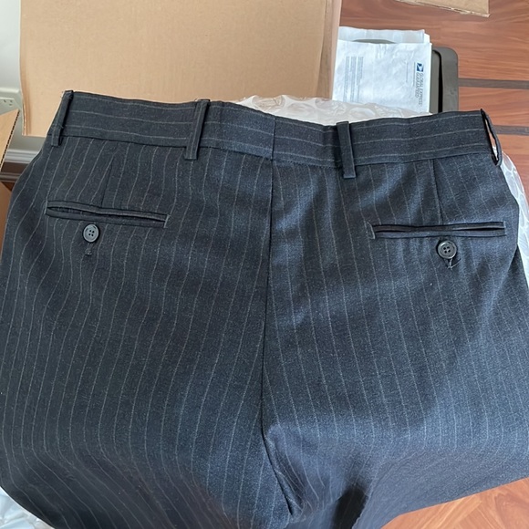 Italy wool men’s suit Sz 42 pin stripe dark light grey. Pleated 36” pant. - Picture 5 of 8